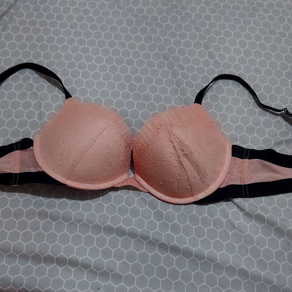 Victoria's Secret Very Sexy Push Up Bra in Pink Lace 38B